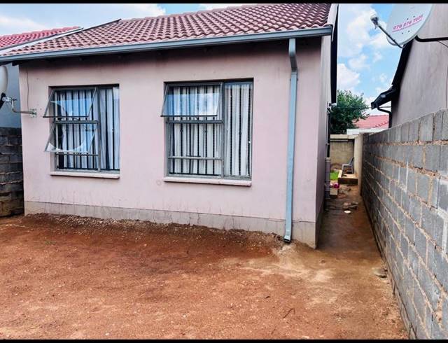 2 BEDROOM HOUSE FOR SALE IN FLEURHOF